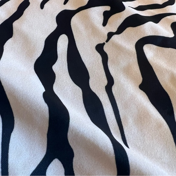 VENUS One-Piece Swimsuit Tiger Print Strappy Back High-Cut Size 8 - Picture 11 of 12